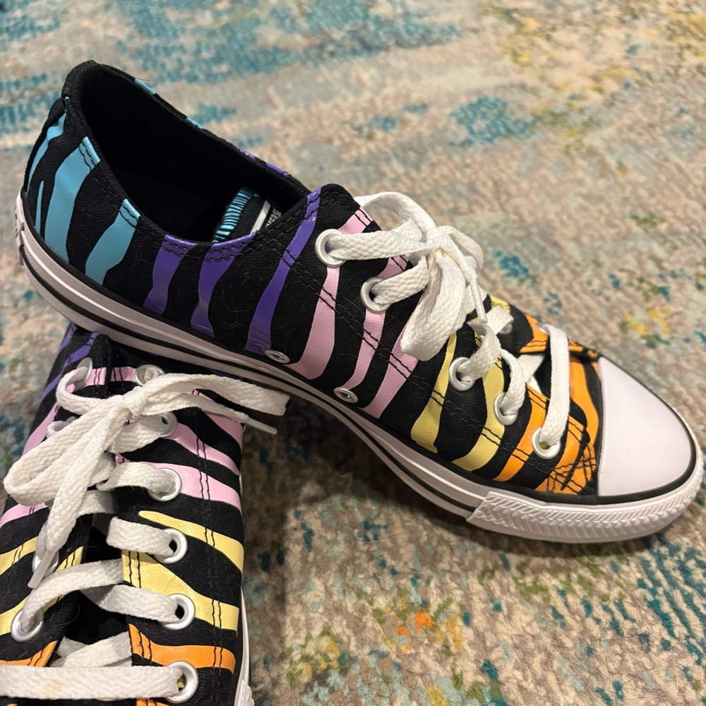 Converse * EUC Colorful Zebra Rainbow PRIDE Striped Woman’s Sneaker Shoes Size 9 - Picture 5 of 10